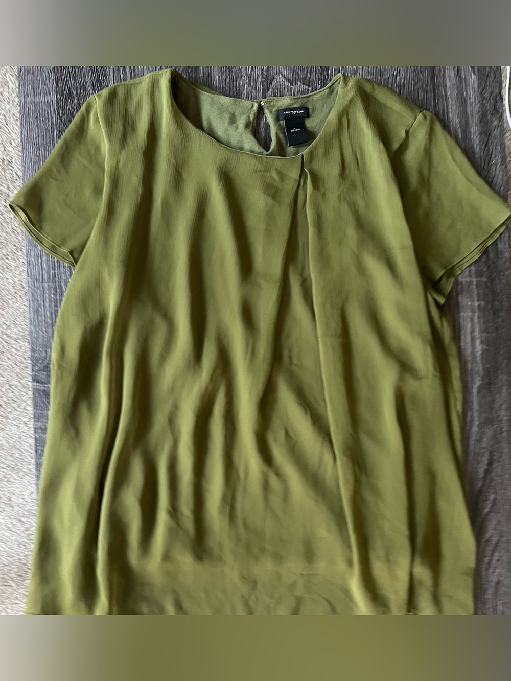Ann Taylor Moss Green Short Sleeve Flowing Blouse | Size Large